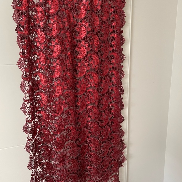 Beautiful Sequined red shawl. - Picture 1 of 3